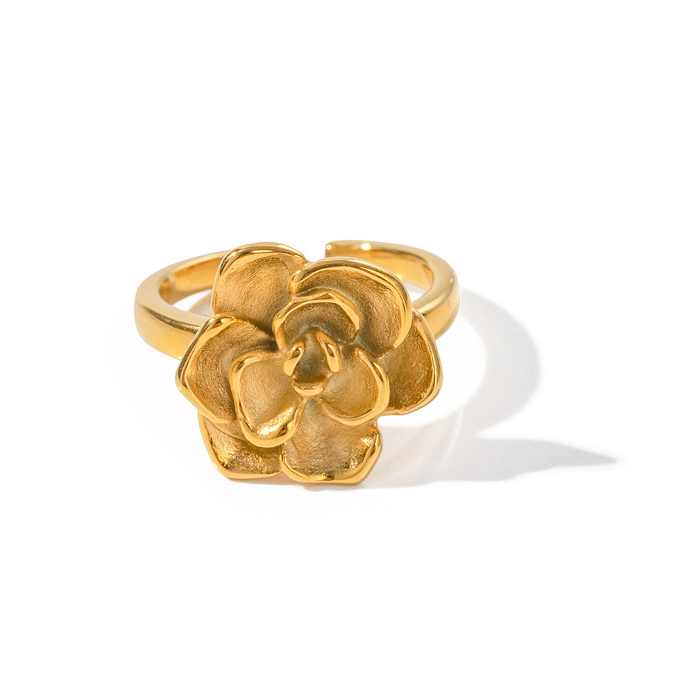 Jo Chim Blossom Ring in gold, sculptural front view