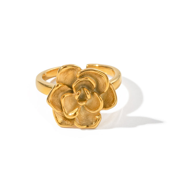 Jo Chim Blossom Ring in gold, sculptural front view