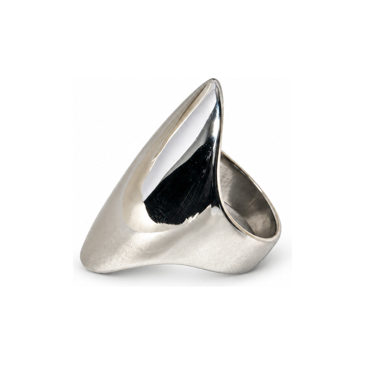 The WOO Close-Up Ring in silver on a pure white background